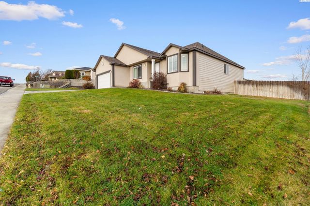 3711 Desert Plateau Dr, Pasco, WA 99301