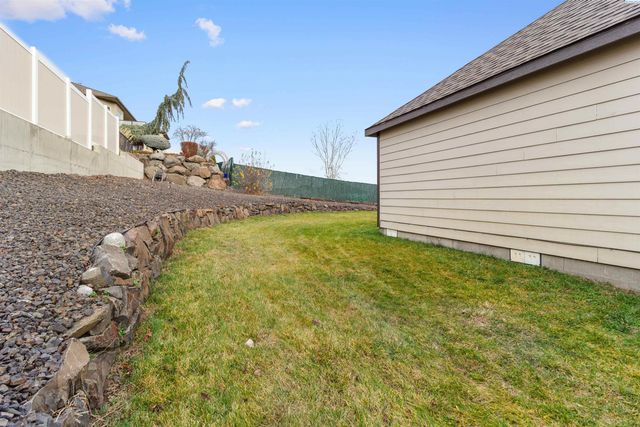 3711 Desert Plateau Dr, Pasco, WA 99301