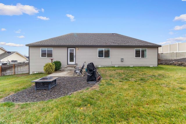 3711 Desert Plateau Dr, Pasco, WA 99301