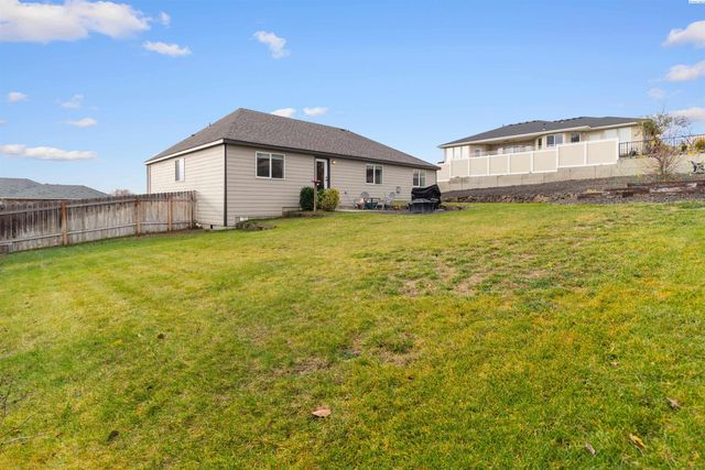 3711 Desert Plateau Dr, Pasco, WA 99301