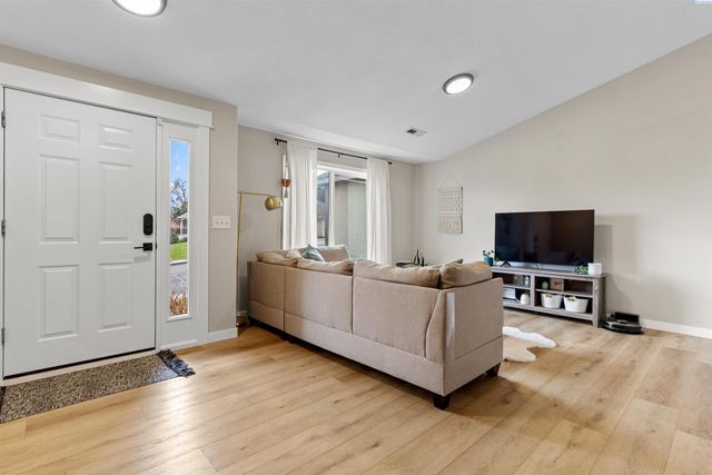 3711 Desert Plateau Dr, Pasco, WA 99301