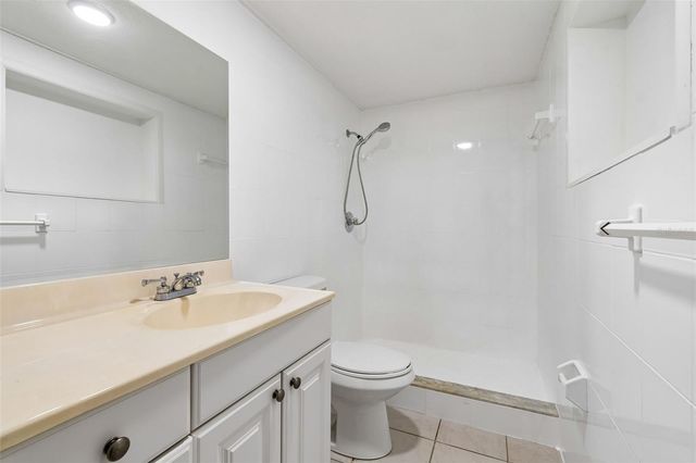 6705 RALSTON BEACH CIRCLE, Tampa, FL 33614