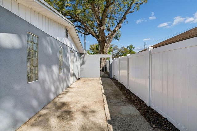 6705 RALSTON BEACH CIRCLE, Tampa, FL 33614