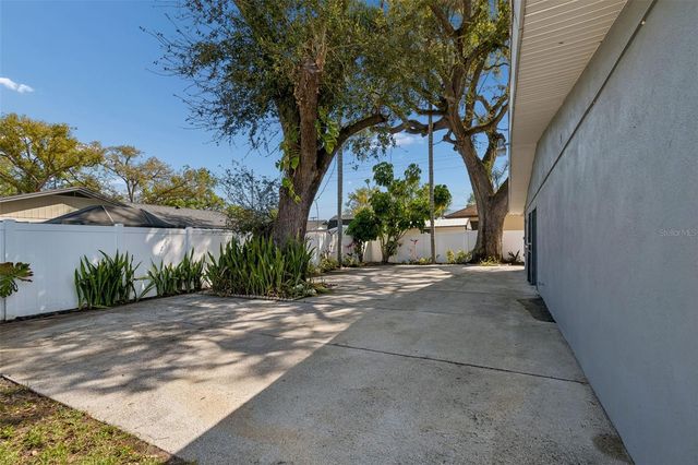 6705 RALSTON BEACH CIRCLE, Tampa, FL 33614