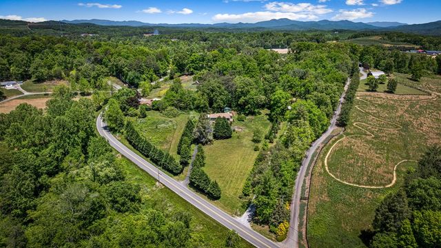 1211 Scenic Drive, Blue Ridge, GA 30513