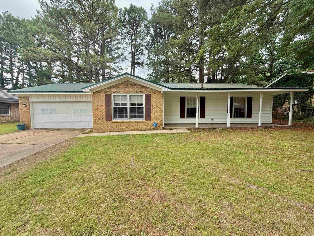1705 Colonial Road, Jonesboro, AR 72401