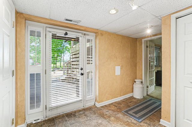 1296 Lawrence Ln, Springfield, TN 37172