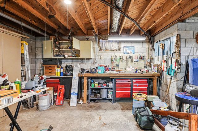 1296 Lawrence Ln, Springfield, TN 37172