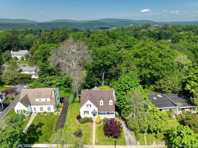 12 Gaskin Road, Poughkeepsie, NY 12601