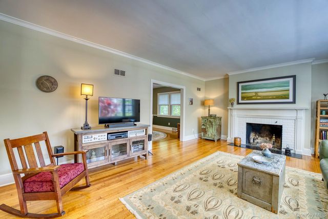 12 Gaskin Road, Poughkeepsie, NY 12601