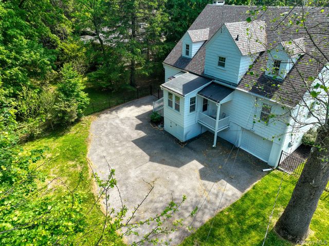 12 Gaskin Road, Poughkeepsie, NY 12601