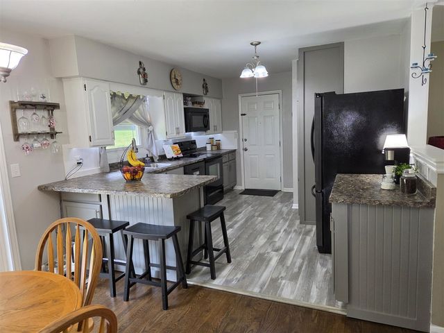 27853 Burmax Park, Dowagiac, MI 49047