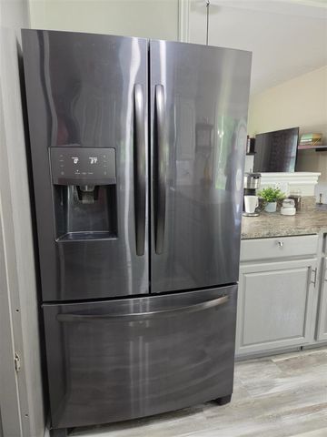 27853 Burmax Park, Dowagiac, MI 49047