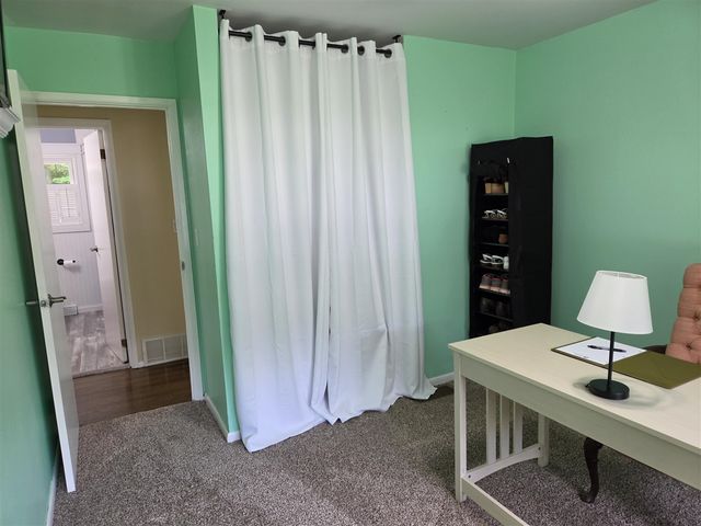 27853 Burmax Park, Dowagiac, MI 49047