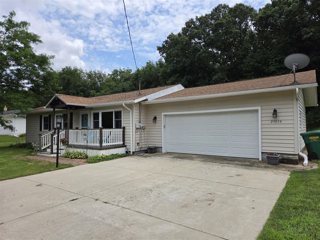 27853 Burmax Park, Dowagiac, MI 49047