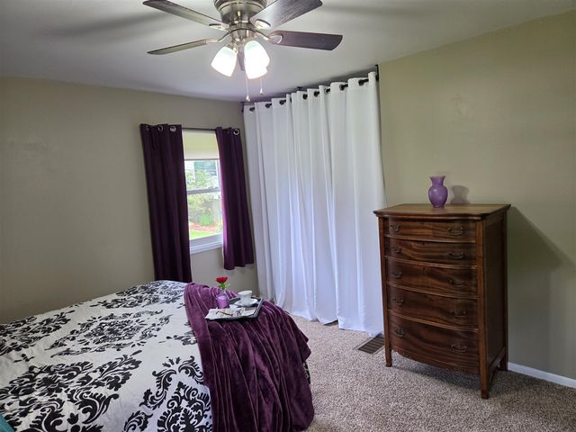 27853 Burmax Park, Dowagiac, MI 49047