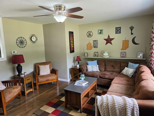 27853 Burmax Park, Dowagiac, MI 49047