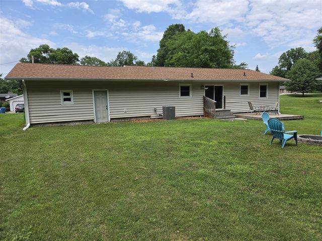 27853 Burmax Park, Dowagiac, MI 49047