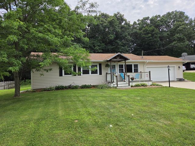 27853 Burmax Park, Dowagiac, MI 49047