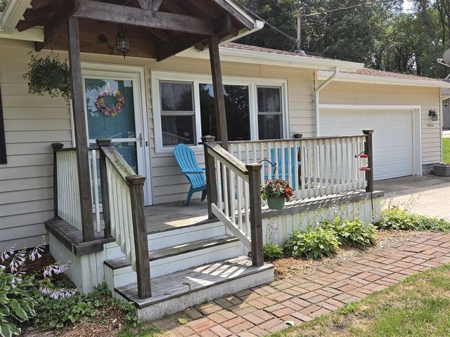27853 Burmax Park, Dowagiac, MI 49047