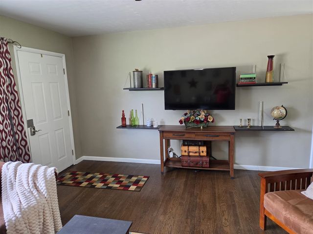 27853 Burmax Park, Dowagiac, MI 49047