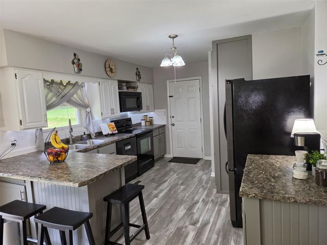 27853 Burmax Park, Dowagiac, MI 49047