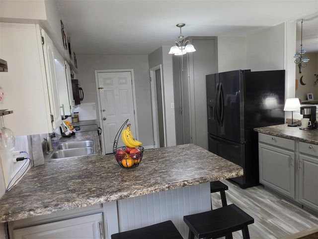 27853 Burmax Park, Dowagiac, MI 49047