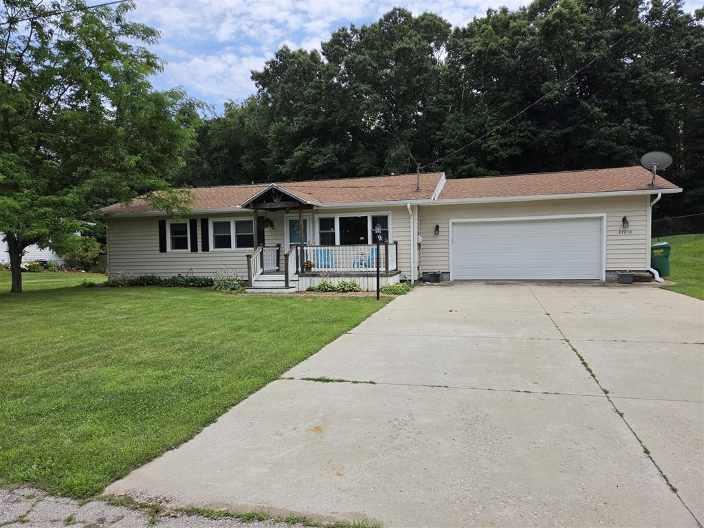 27853 Burmax Park, Dowagiac, MI 49047