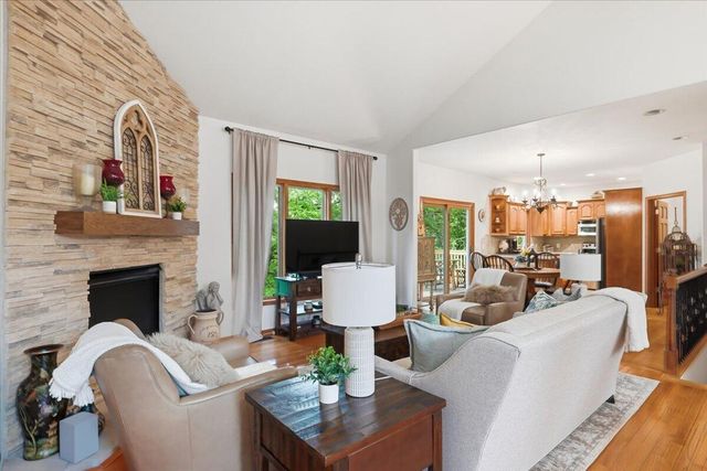 1518 SKYLINE Drive, Council Bluffs, IA 51503