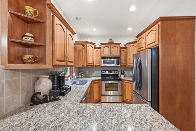 1518 SKYLINE Drive, Council Bluffs, IA 51503