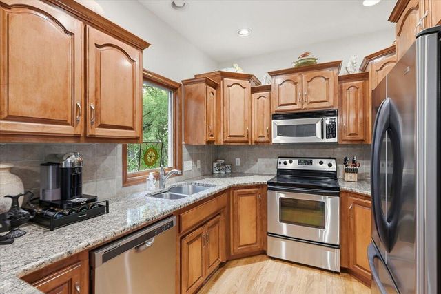 1518 SKYLINE Drive, Council Bluffs, IA 51503