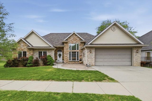 1518 SKYLINE Drive, Council Bluffs, IA 51503