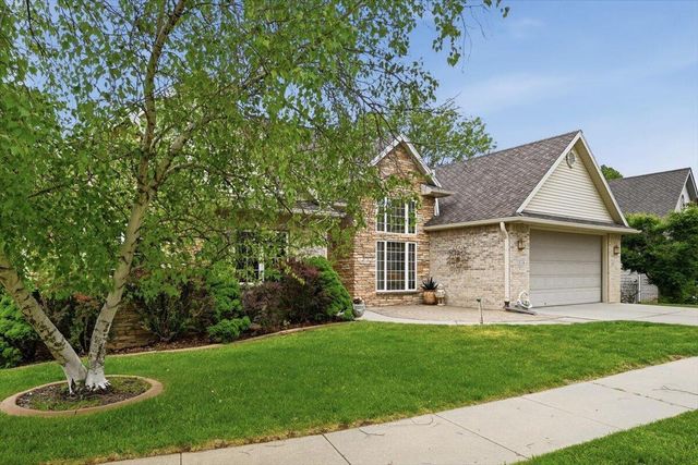 1518 SKYLINE Drive, Council Bluffs, IA 51503