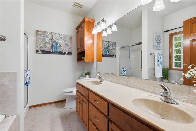 1518 SKYLINE Drive, Council Bluffs, IA 51503