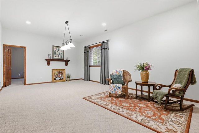 1518 SKYLINE Drive, Council Bluffs, IA 51503