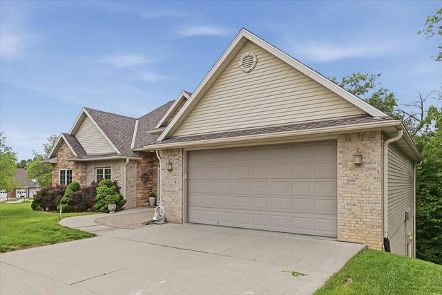 1518 SKYLINE Drive, Council Bluffs, IA 51503