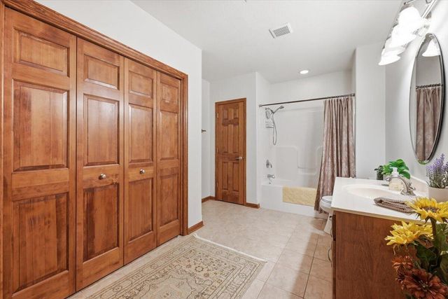 1518 SKYLINE Drive, Council Bluffs, IA 51503