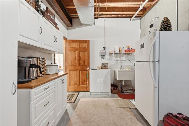 1518 SKYLINE Drive, Council Bluffs, IA 51503