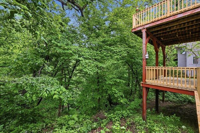 1518 SKYLINE Drive, Council Bluffs, IA 51503