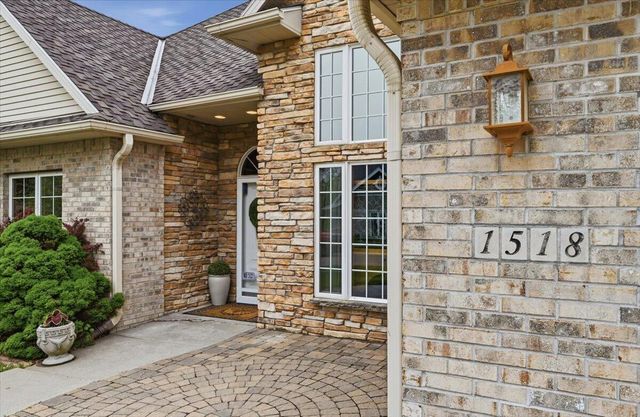 1518 SKYLINE Drive, Council Bluffs, IA 51503