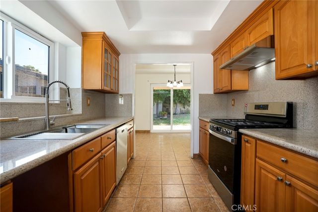 11925 Truro Avenue, Hawthorne, CA 90250