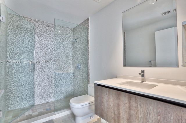 88 SW 7th St 3805, Miami, FL 33130