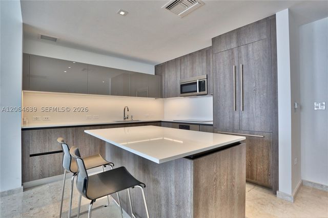 88 SW 7th St 3805, Miami, FL 33130