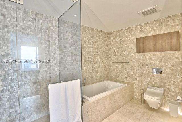 88 SW 7th St 3805, Miami, FL 33130