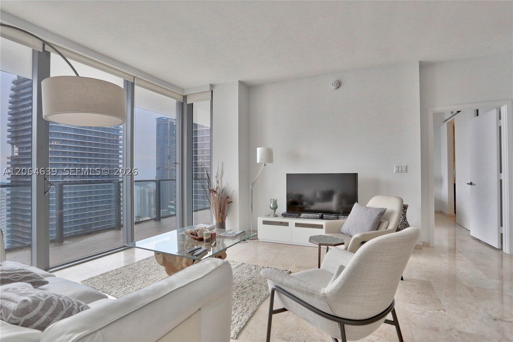 88 SW 7th St 3805, Miami, FL 33130