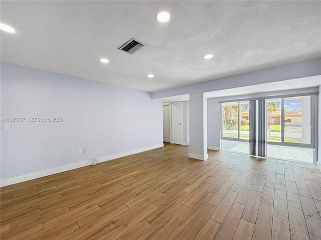 6331 SW 35th St, Miramar, FL 33023