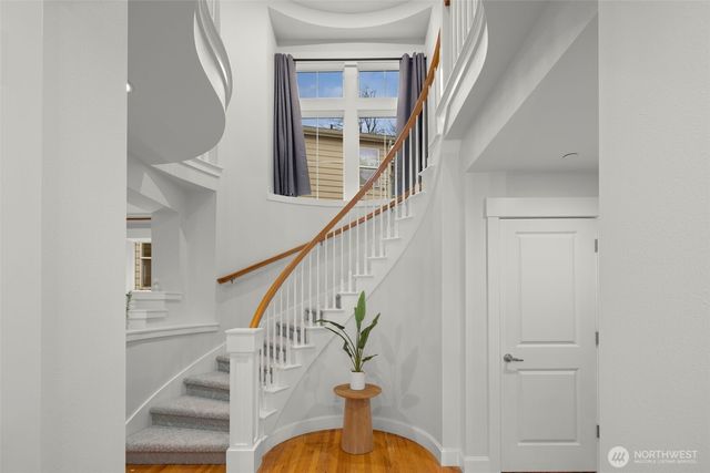 1717 100th Avenue NE, Bellevue, WA 98004