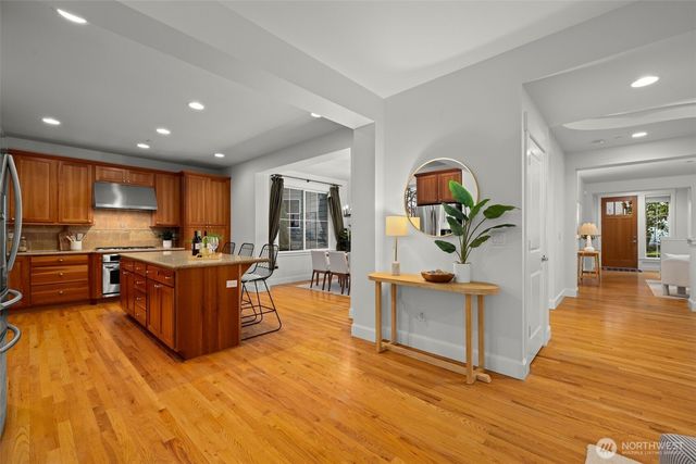 1717 100th Avenue NE, Bellevue, WA 98004