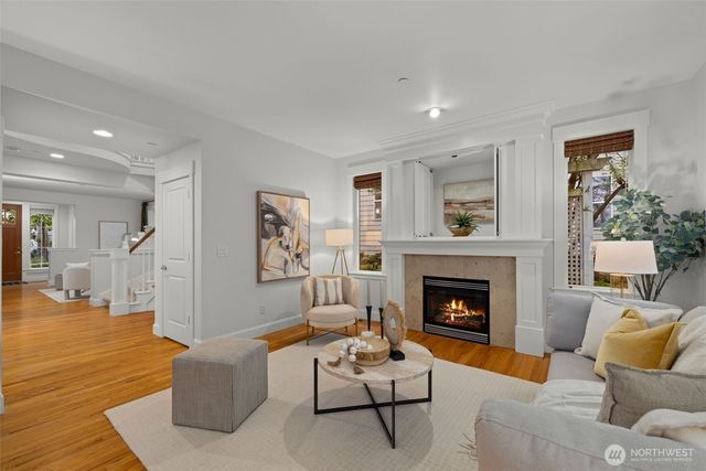 1717 100th Avenue NE, Bellevue, WA 98004