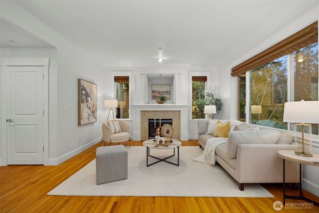 1717 100th Avenue NE, Bellevue, WA 98004